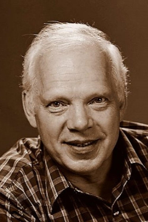 Aleksandr Potapov as Петр Васильевич