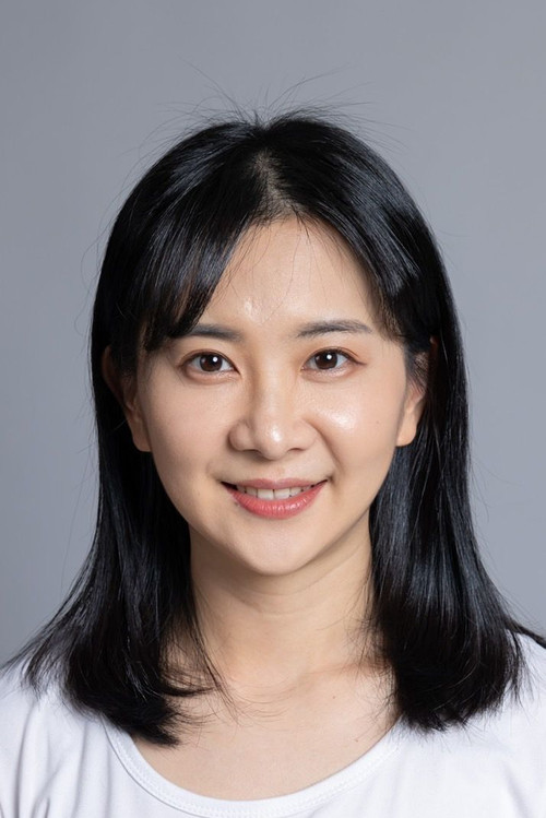 Carrie Chang as Zhuang's Family
