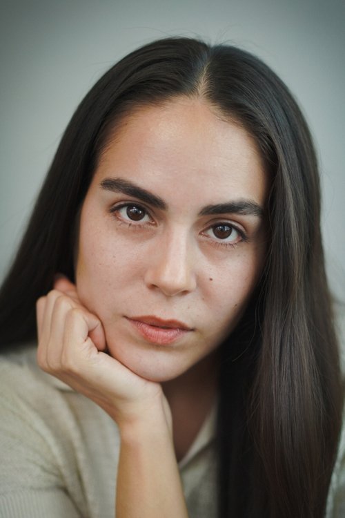 Mila Troncoso as Ana