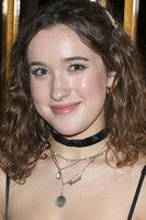 Gracie Lawrence as Kacey