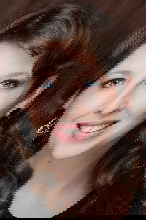 Gal James as Javotte