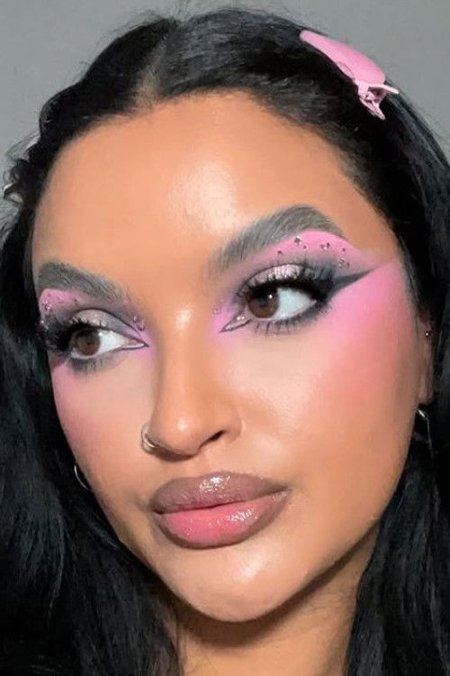 Annie Sanghar as Inez