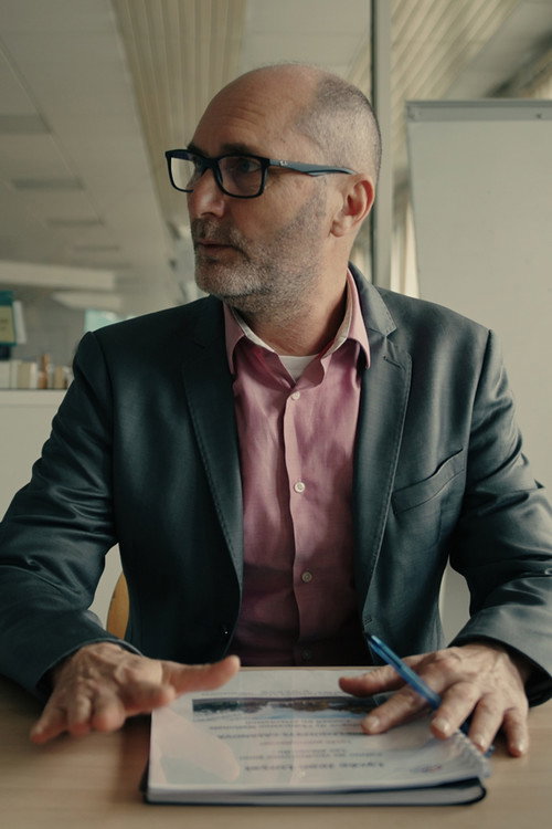 Yann Saint Martin as Le proviseur