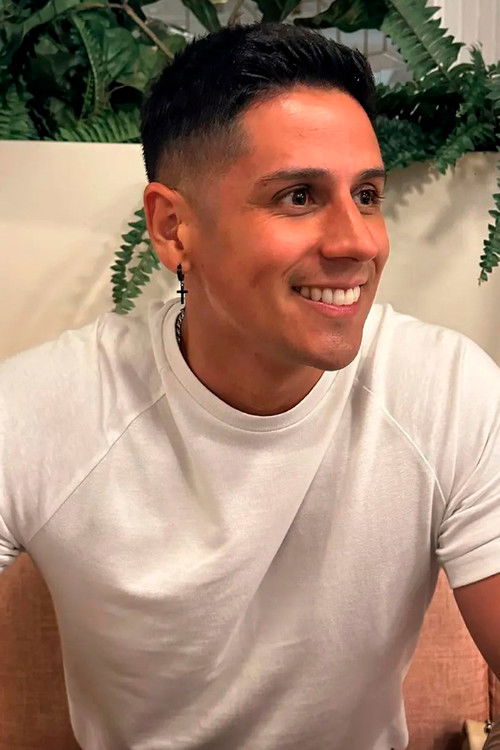 Christofer Guzmán as Self - Contestant