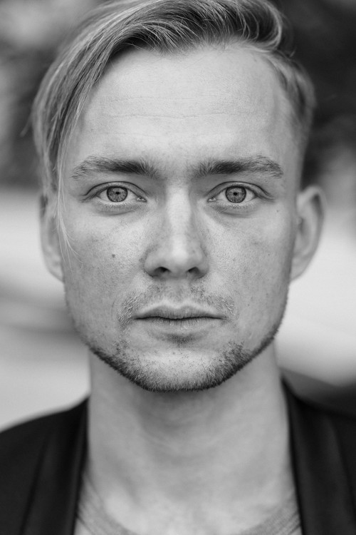 Aleksander Eeri Laupmaa as Karmo
