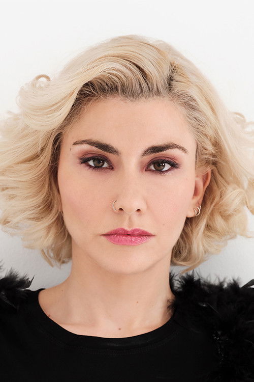 Katerina Maoutsou as Εμ