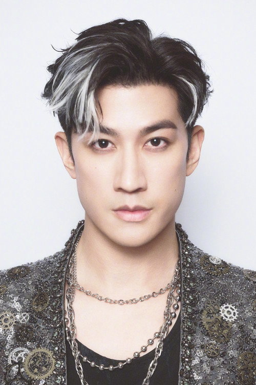 Aarif Rahman as Jones Lee