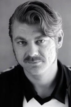 Herold Vomeer as Sven