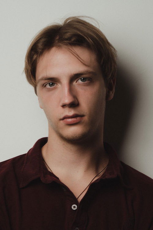 Максим Заболотний as Саша