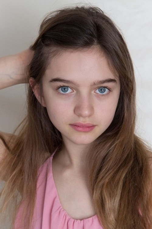 Vega Cuzytek as Mathilde