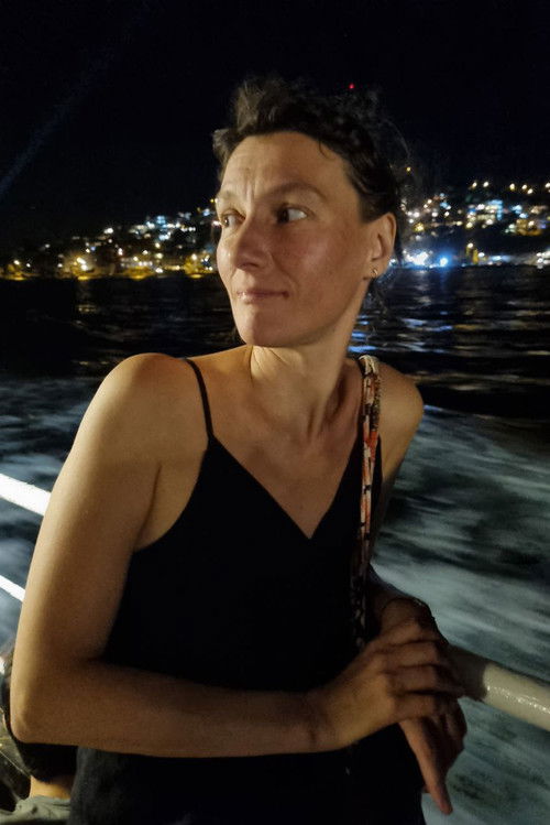 Tanya Lazareva as Tribeswoman, mother of two