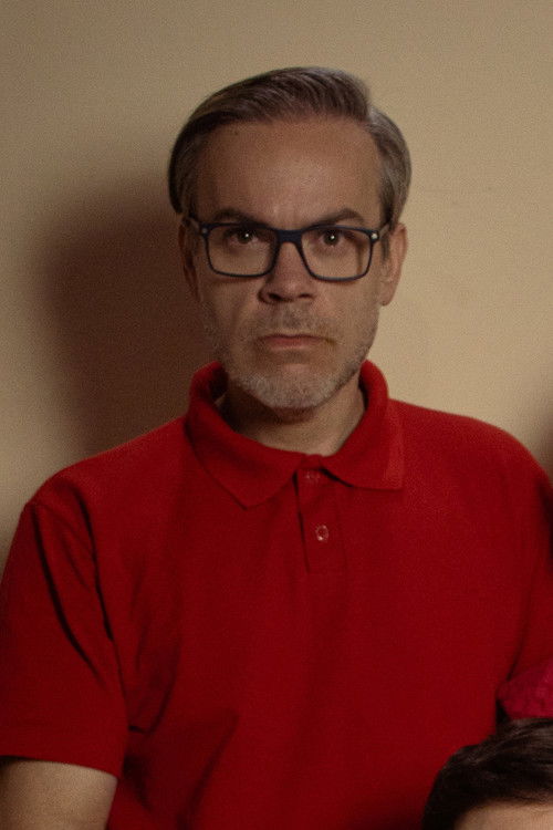 Izildo Galindo as Pai