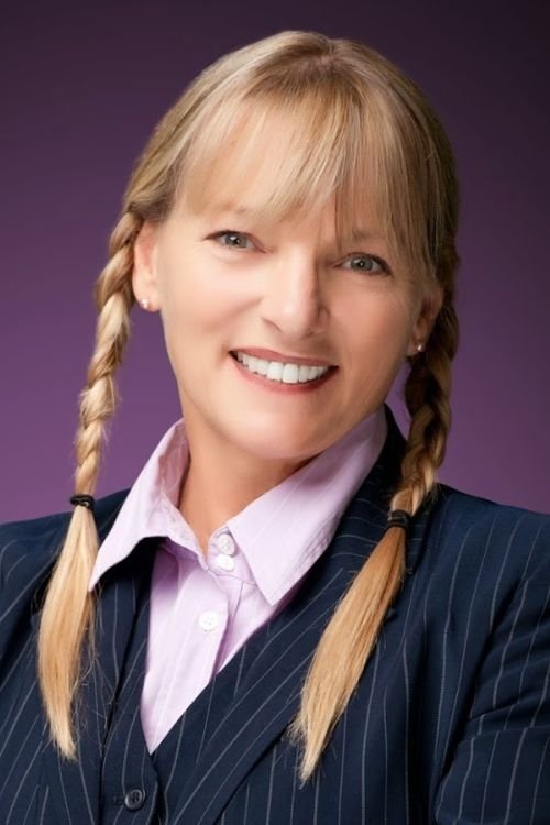 Nikki Pelley as Mayor's Wife (uncredited)