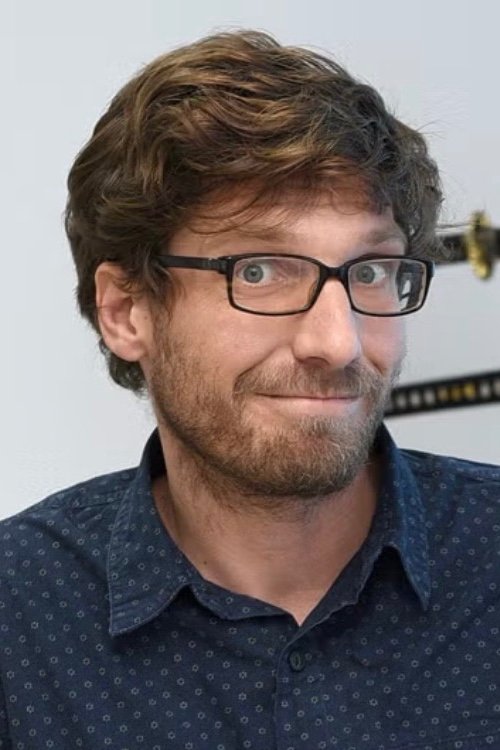 Gregory Brossard as Hombre Gasolinera