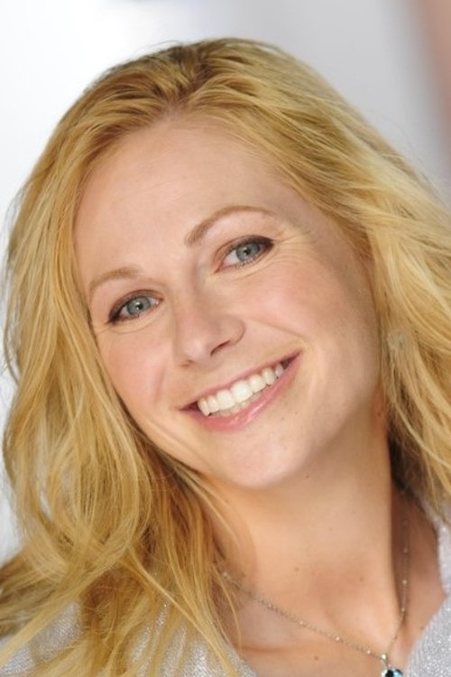 J.J. Arends as Glenna