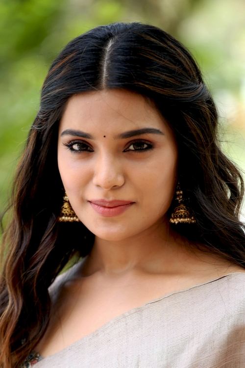 Aathmika as Kamini