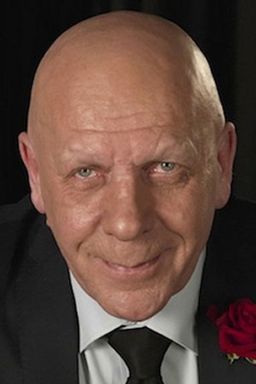 Sverre Røssummoen as Lensmann Ove Larsen