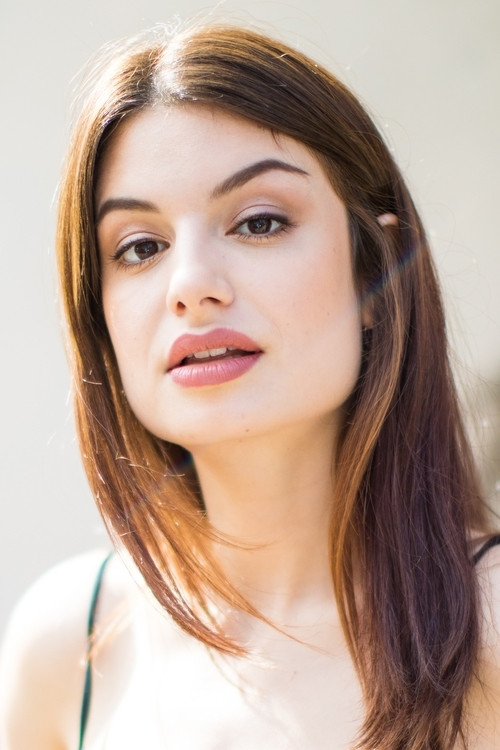 Péline Liberty as Emma