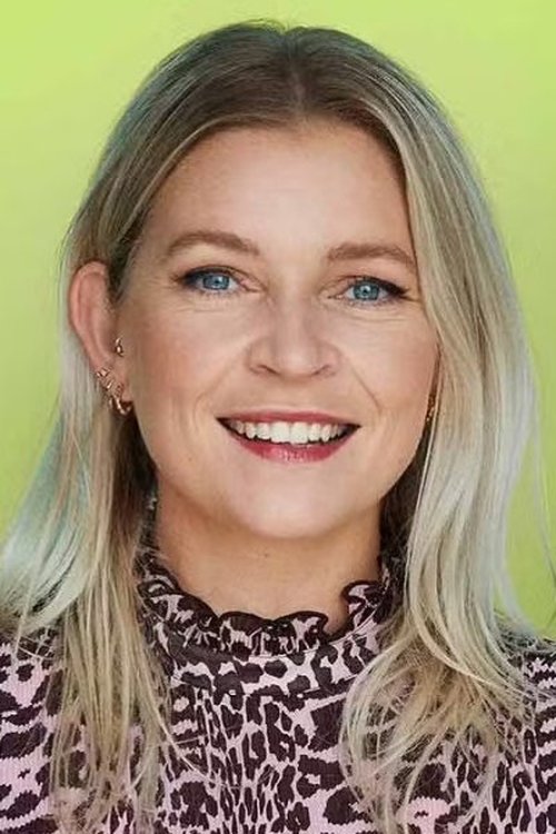 Kathrine Abrahamsen as De gamle