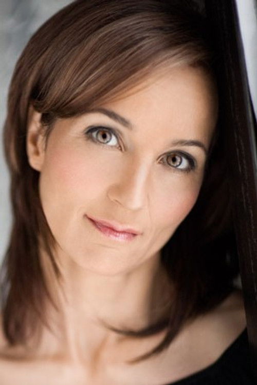 Michelle Brezinski as Lynn - Jesse's mom