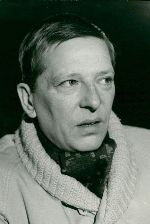 Günther Neutze as Commissaire Bernard
