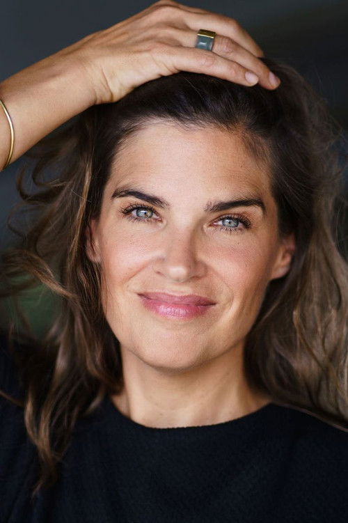 Judith Döker as Yvonne