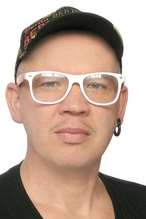 Waléra Kanischtscheff as Baikonur Chef (voice)