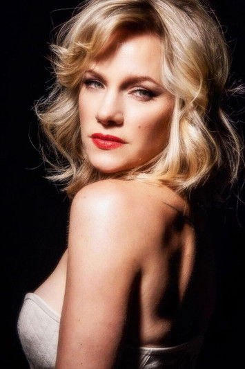 Virginia Da Cunha as Virginia