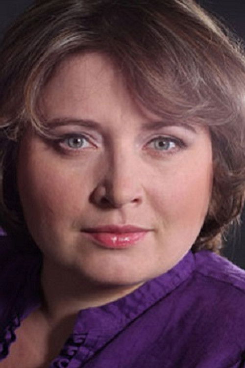 Anna Ichetovkina as giggly girl