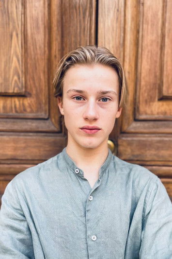 Mattia Garaci as Valerio Le Rose