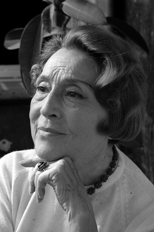 Margit Makay as Ónodi Jánosné, történelemtanár