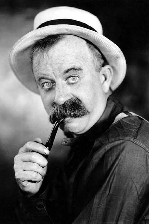 Chester Conklin as Barber's Customer