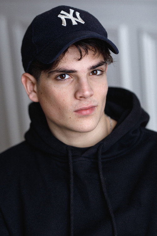 Joel Mas as Homme 2 (jeune)