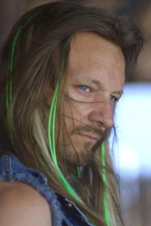 Len Kabasinski as Snake