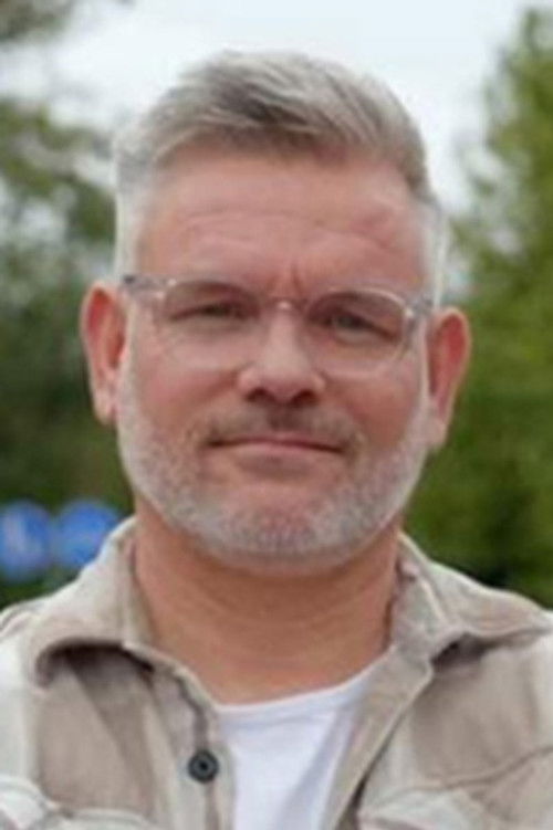 Peter Droppers as Self