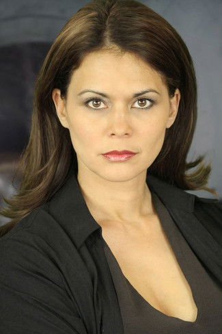 Arloa Reston as Amanda Summers