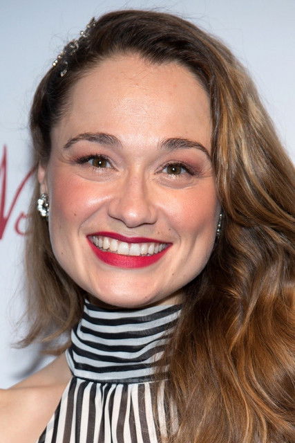 Lianne Marie Dobbs as Vivian Lee