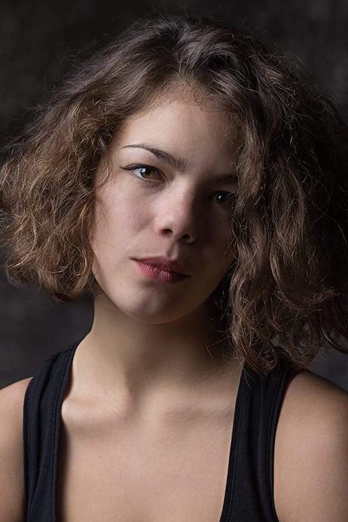 Clotilde Le Roy as Arlette