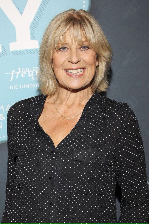 Mona Seefried as Beamtin vom Baureferat