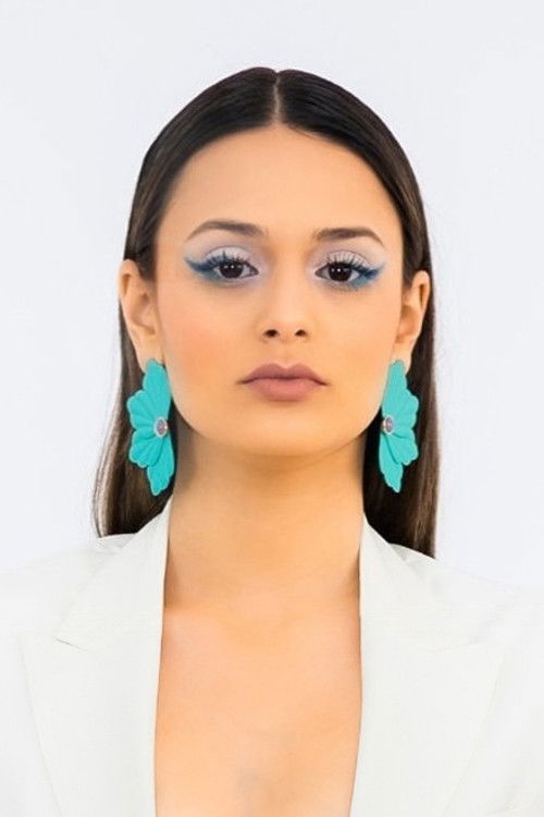 Beatriz Villar as Aia / Arquiteta / Jovem Comunidade