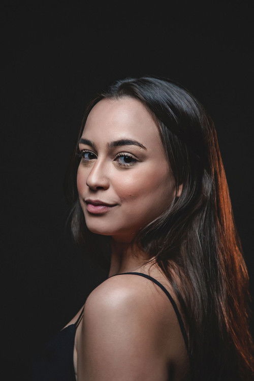 Raquel Chamon as Lia