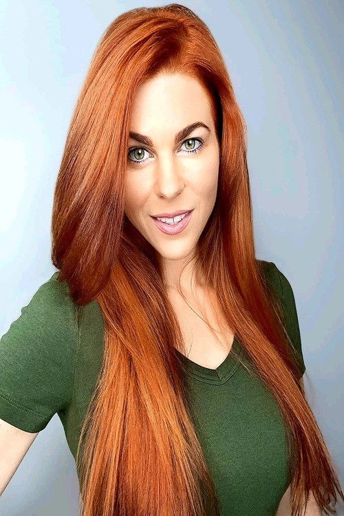 Arianna Lexus as Molly