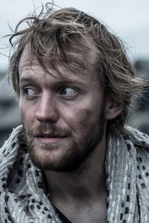 Simon Würtz as Lars