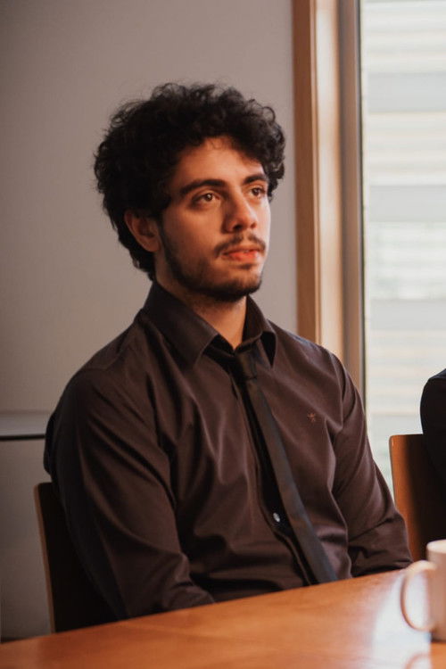 Vicente Vieira Pinho as Empregado de Salão (Figuração)