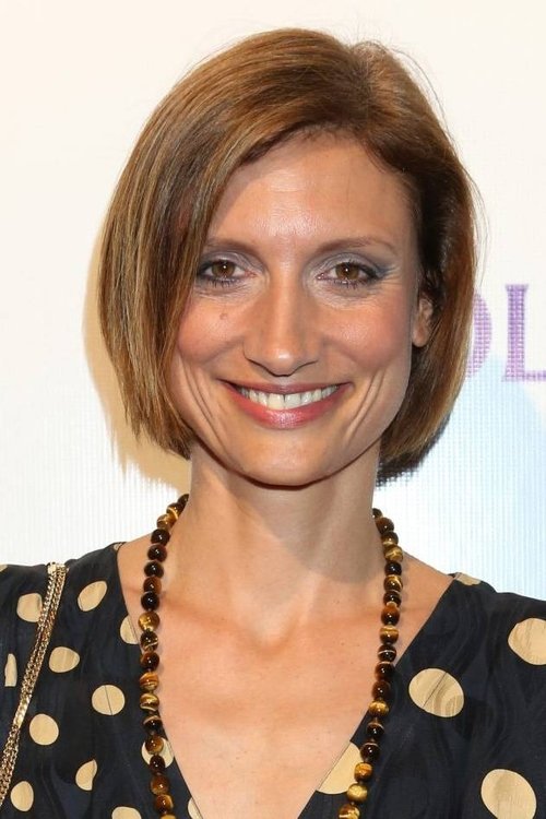 Sophie Gómez as Alicia