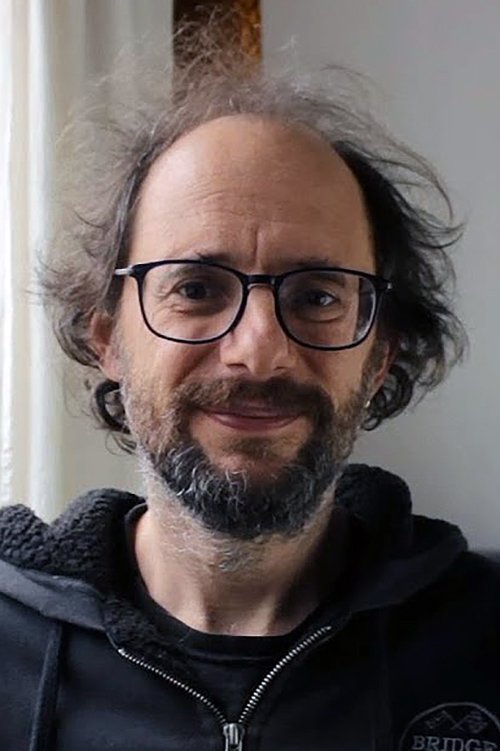 Alejandro Hartmann as Doble de cuerpo Mr. Cuchu