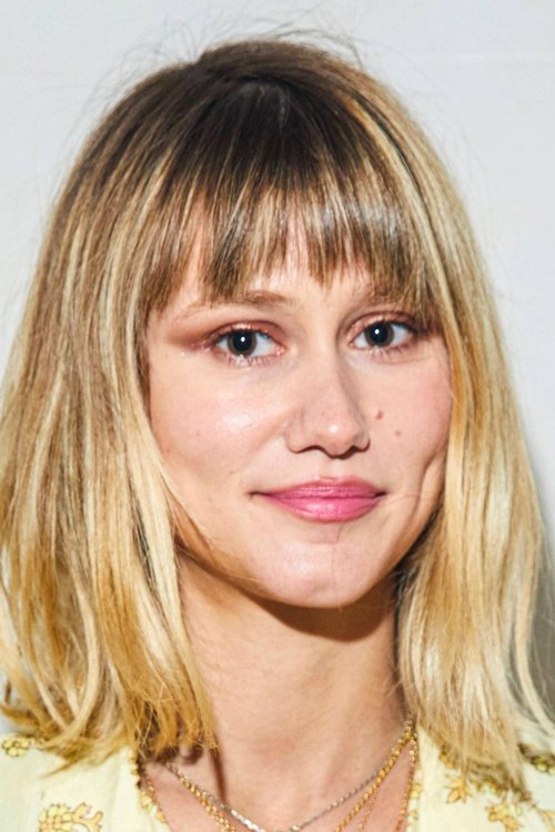 Alice Moitié as Fanny