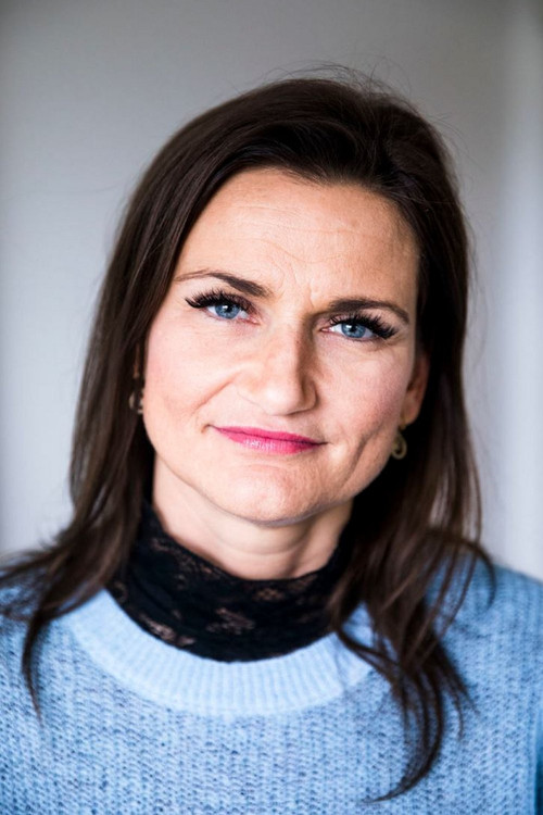 Jill Liv Nielsen as Love Coach