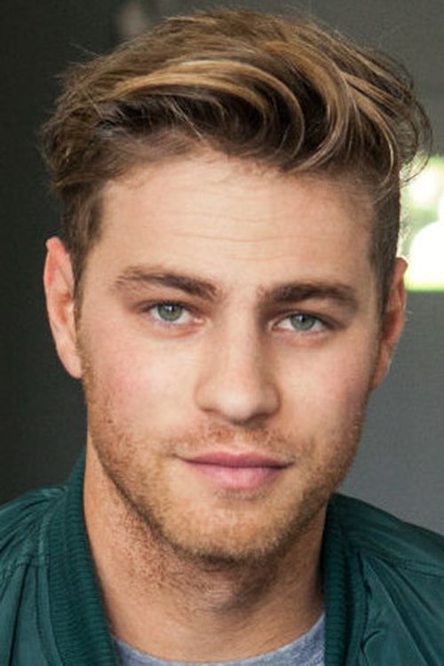 Cameron Fuller as Kyle Harkins