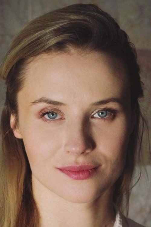 Katarzyna Hołtra as sekretarka z klubu